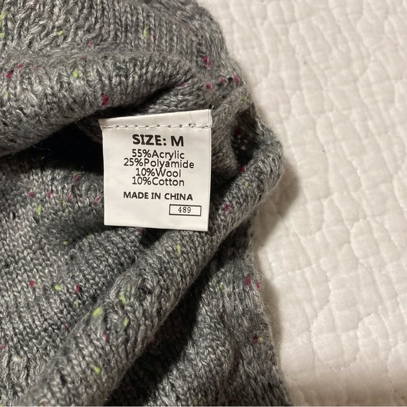 Dokotoo Women's Gray V-Neck Sweater Vest | Size M | Oversized | Collegiate - Picture 5 of 7